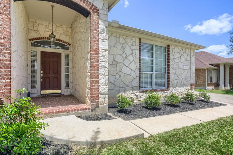 1004 Olympic DR, Pflugerville, TX 78660