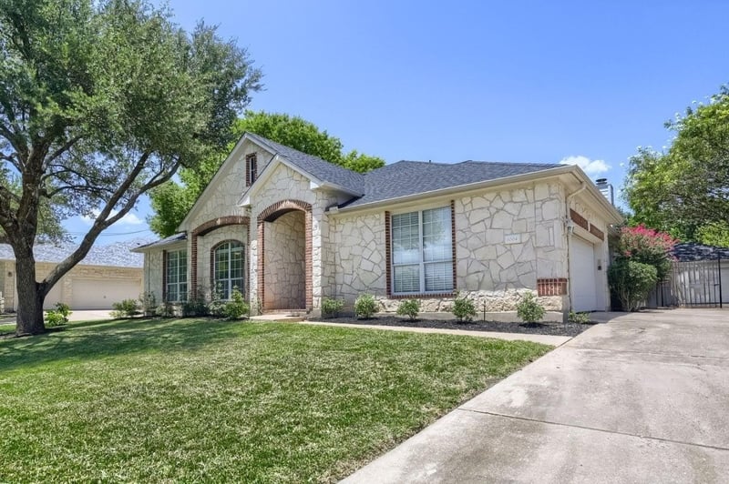 1004 Olympic DR, Pflugerville, TX 78660