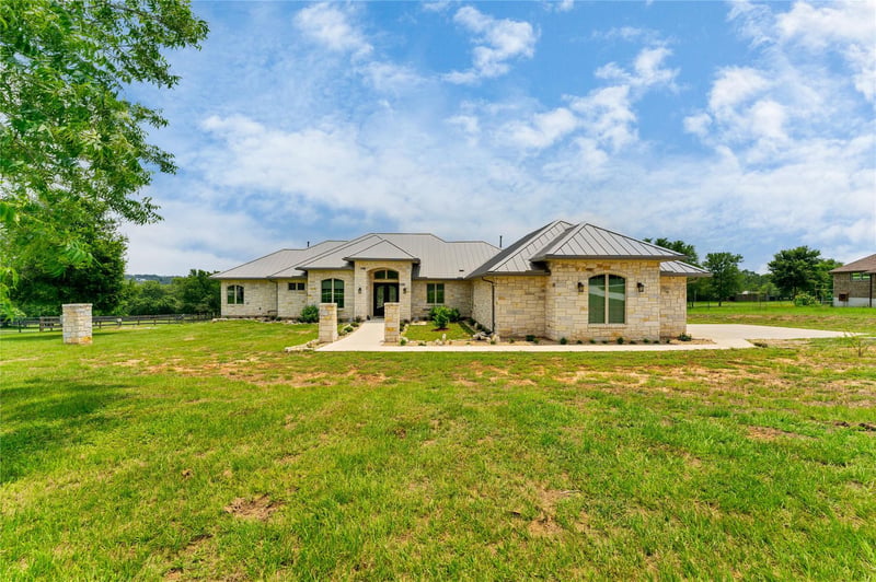 145 Pavilion DR, Cedar Creek, TX 78612