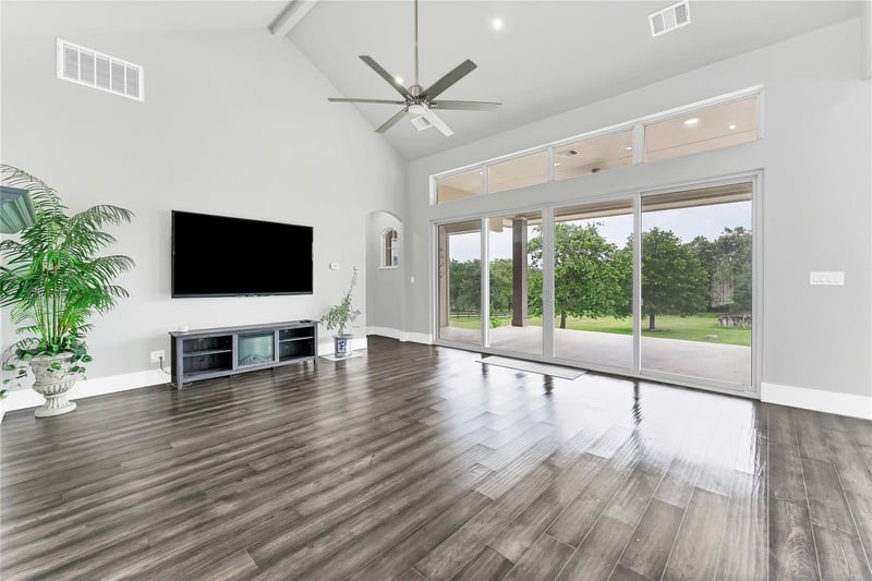 145 Pavilion DR, Cedar Creek, TX 78612