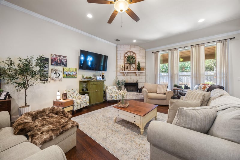 4 Maplewood RD, Wimberley, TX 78676