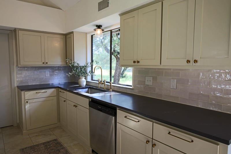 708 Cowal DR, Spicewood, TX 78669