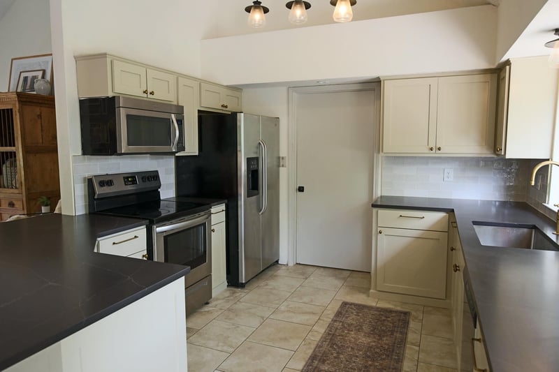 708 Cowal DR, Spicewood, TX 78669
