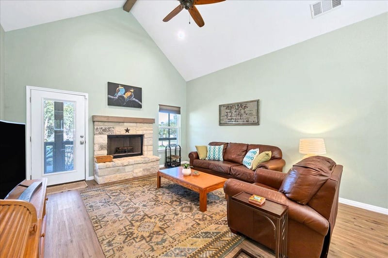 10500 Lakeview DR, Jonestown, TX 78645