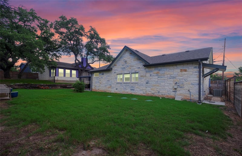 10500 Lakeview DR, Jonestown, TX 78645