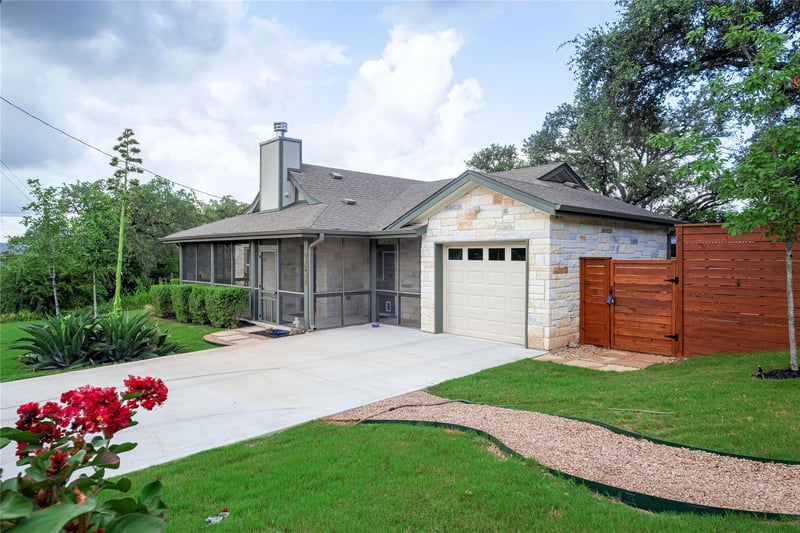 10500 Lakeview DR, Jonestown, TX 78645