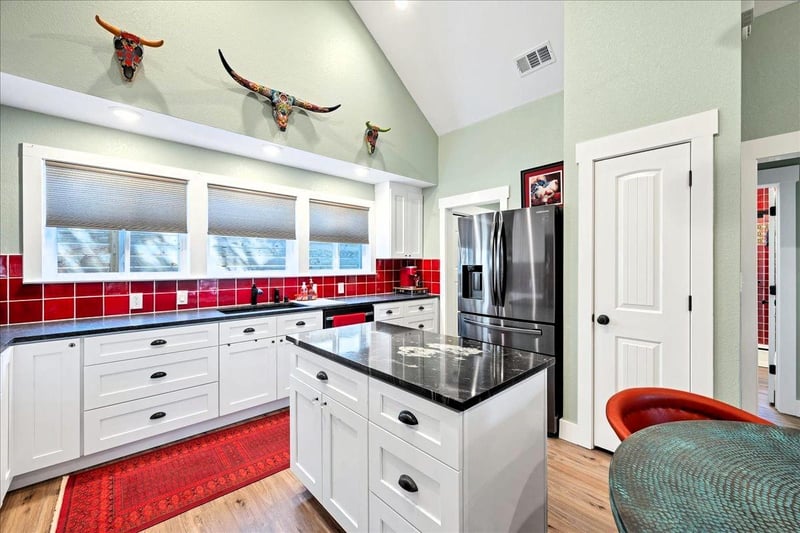 10502 Lakeview DR, Jonestown, TX 78645
