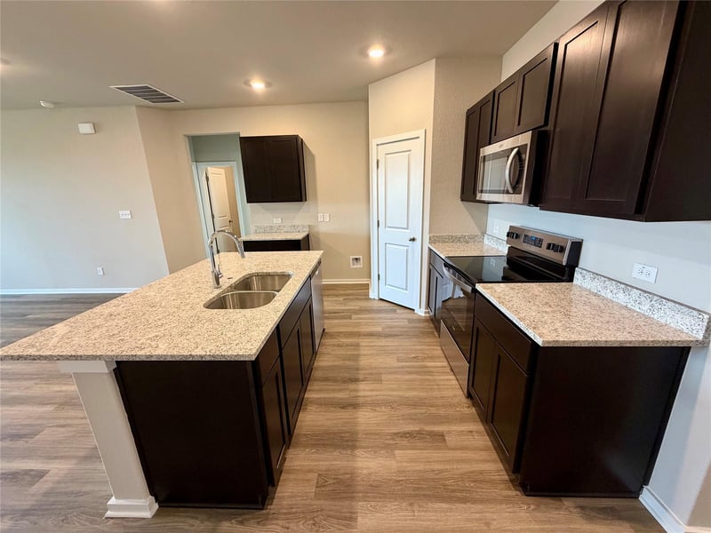 207 Backwood Ps, Taylor, TX 76574