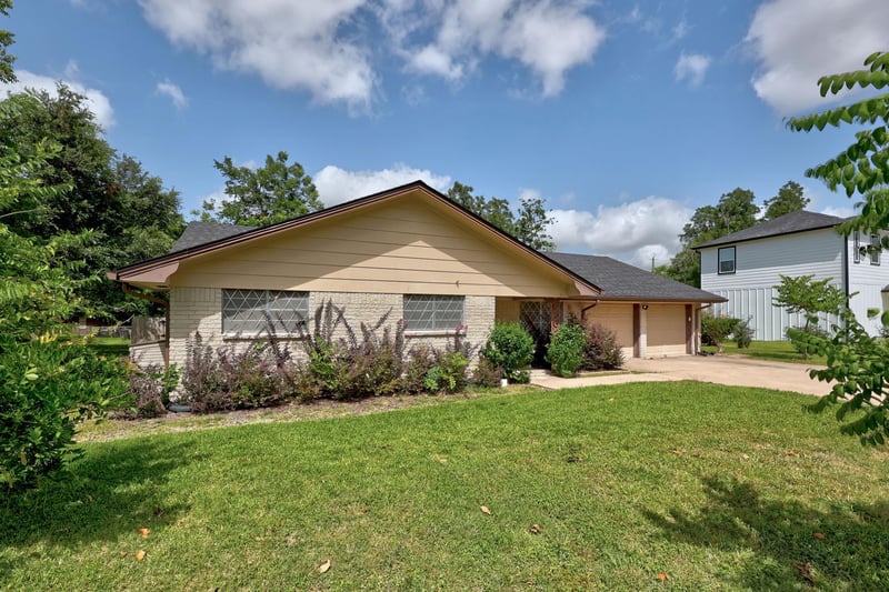 2305 Lathan LN, Taylor, TX 76574