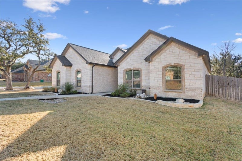 102 Rancho Del Lago LN, Belton, TX 76513