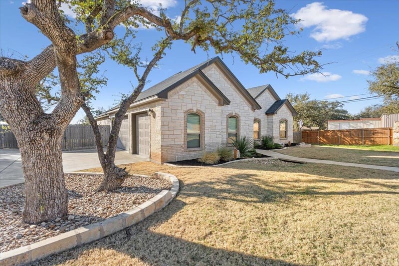 102 Rancho Del Lago LN, Belton, TX 76513