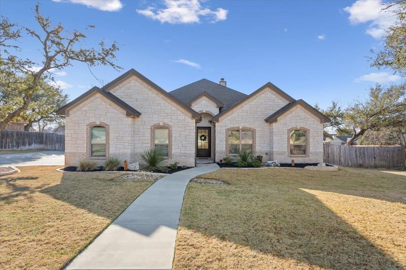 102 Rancho Del Lago LN, Belton, TX 76513