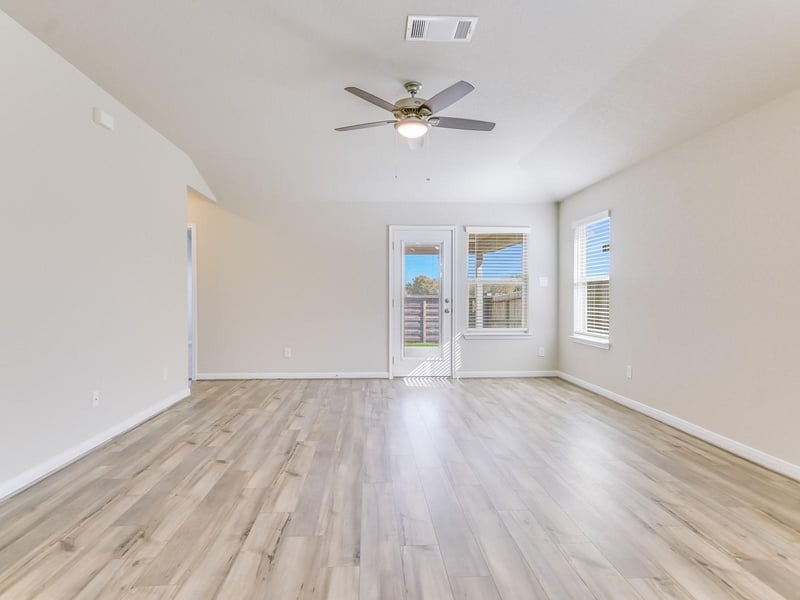 124 Sleep HOLW, Jarrell, TX 76537