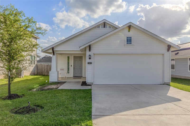 328 Black Opal DR, Jarrell, TX 76537