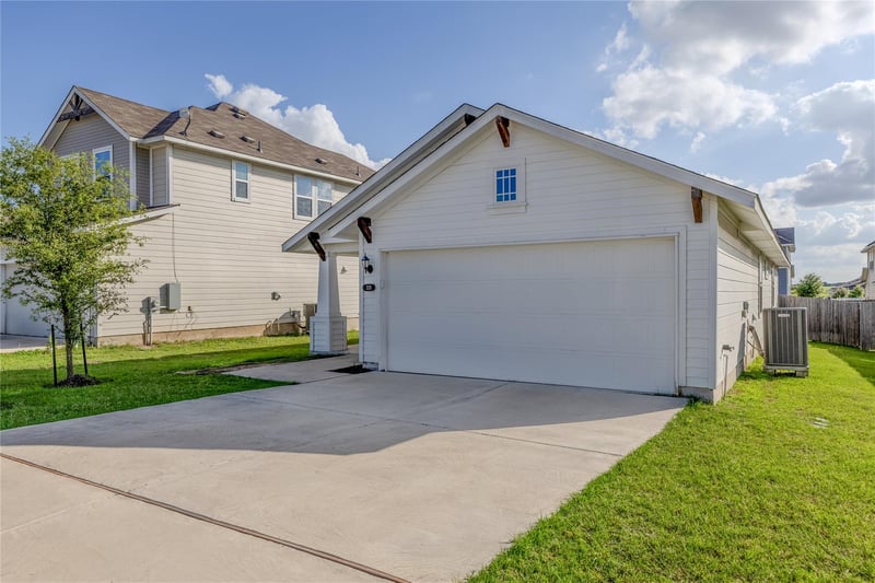 328 Black Opal DR, Jarrell, TX 76537