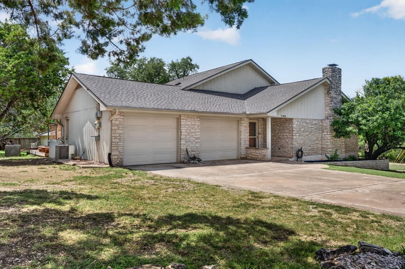 700 Rogart DR, Spicewood, TX 78669