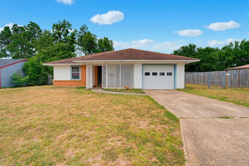 715 Rockdale RD, Rockdale, TX 76567