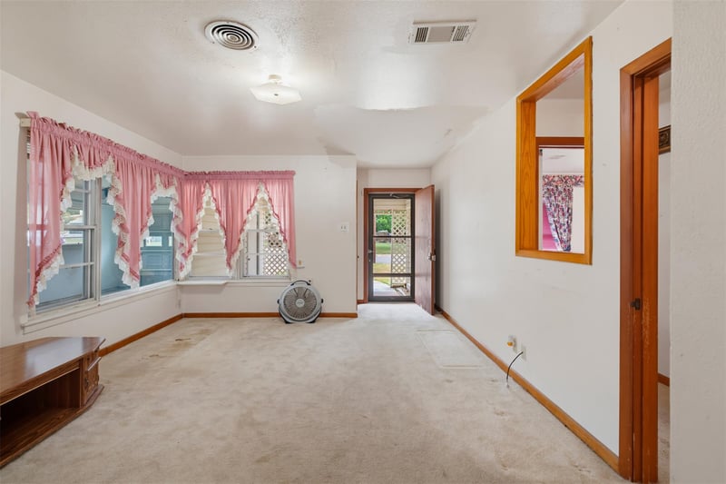 715 Rockdale RD, Rockdale, TX 76567