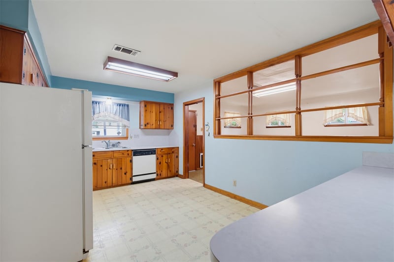 715 Rockdale RD, Rockdale, TX 76567