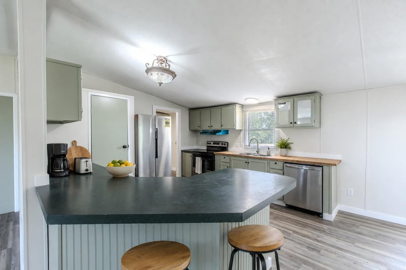 1225 Grandview DR, San Marcos, TX 78666