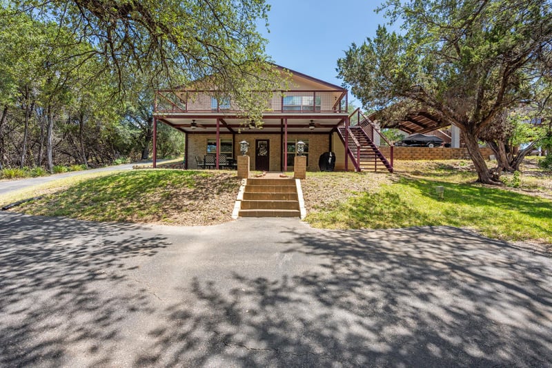 1105 Edgewater DR, Spicewood, TX 78669