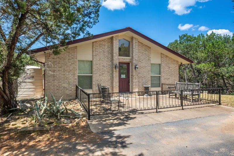 1105 Edgewater DR, Spicewood, TX 78669