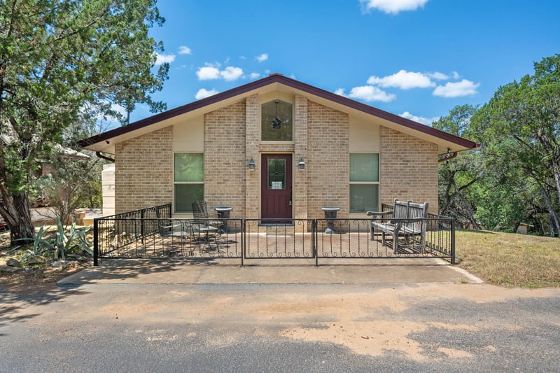 1105 Edgewater DR, Spicewood, TX 78669