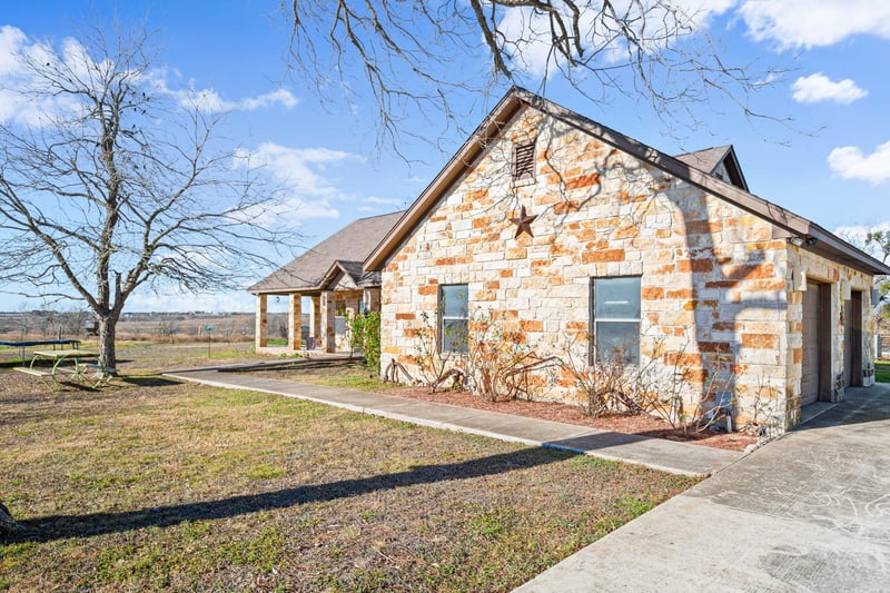 19700 Engelmann LN, Manor, TX 78653