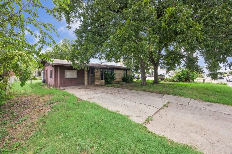 2024 Ben White BLVD, Austin, TX 78704
