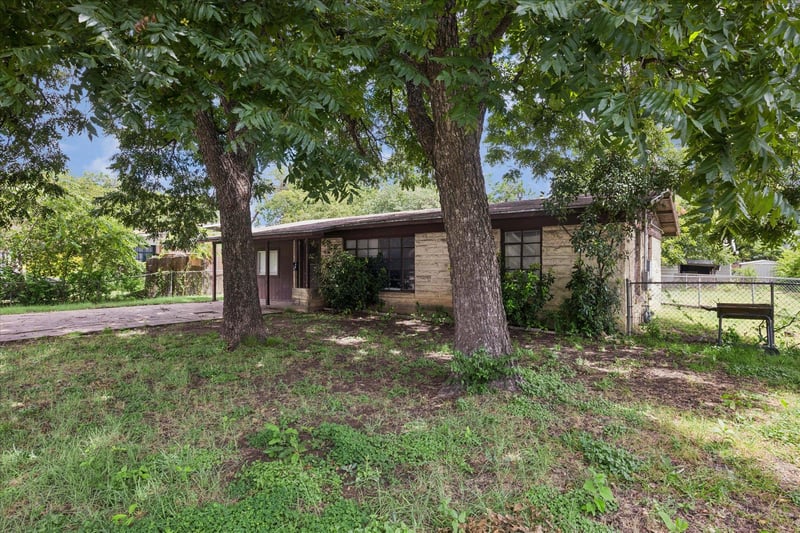 2024 Ben White BLVD, Austin, TX 78704
