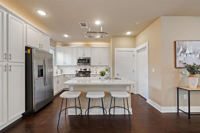 7704 Easy Wind DR, Austin, TX 78757