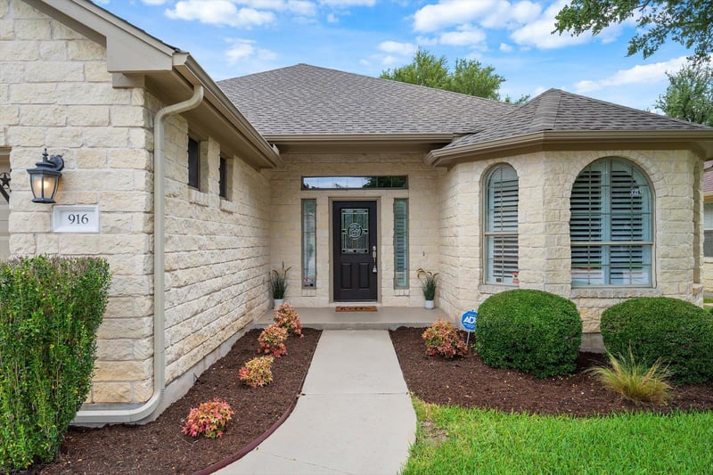 916 Heritage Oaks BND, Georgetown, TX 78633