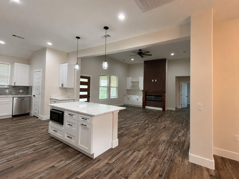 488 County Road 468, Elgin, TX 78621