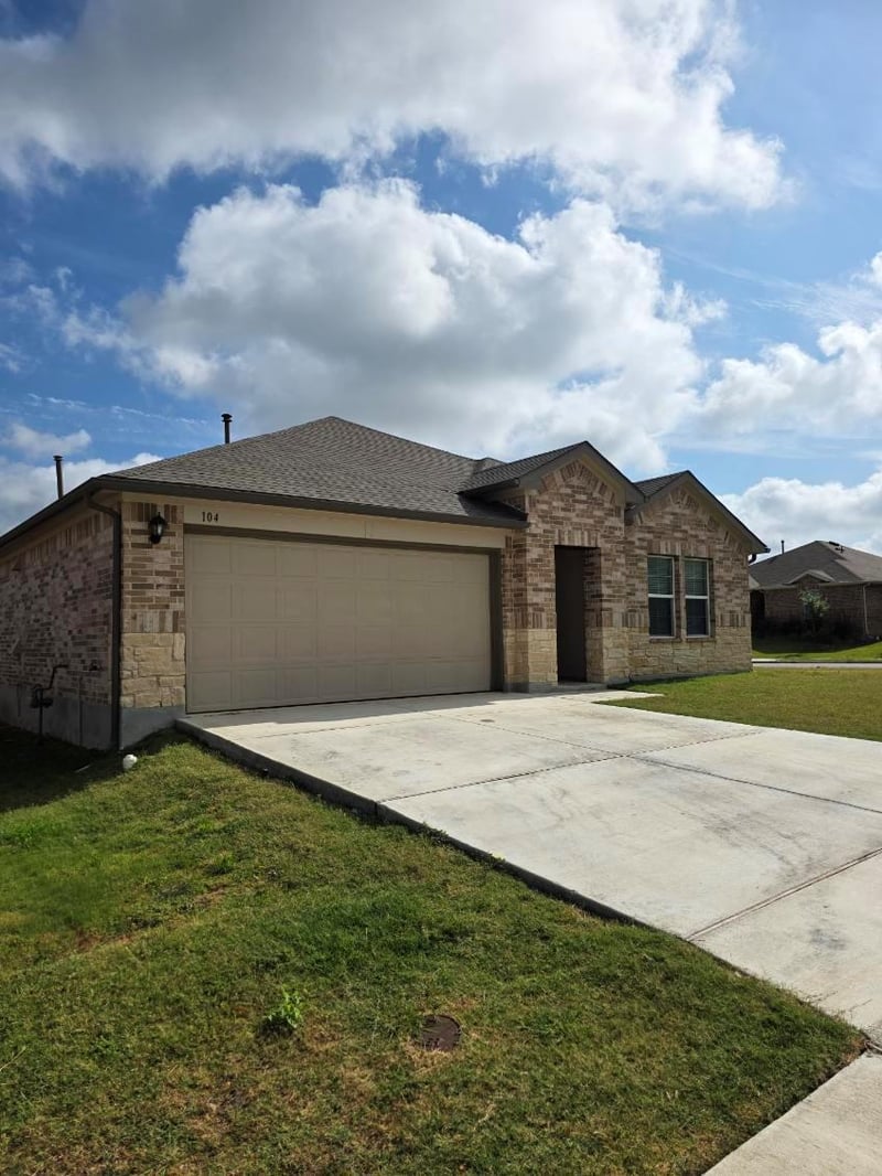 104 Pronghorn CIR, San Marcos, TX 78666