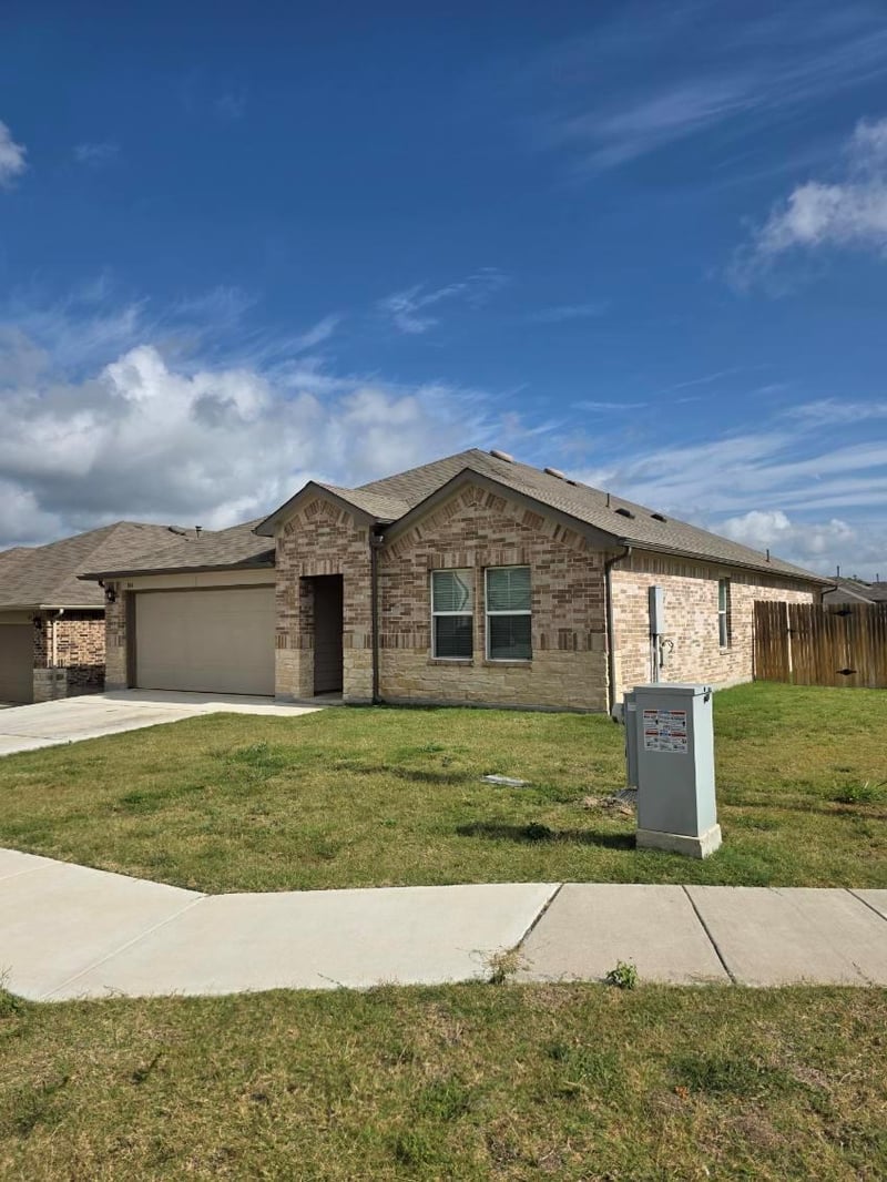 104 Pronghorn CIR, San Marcos, TX 78666