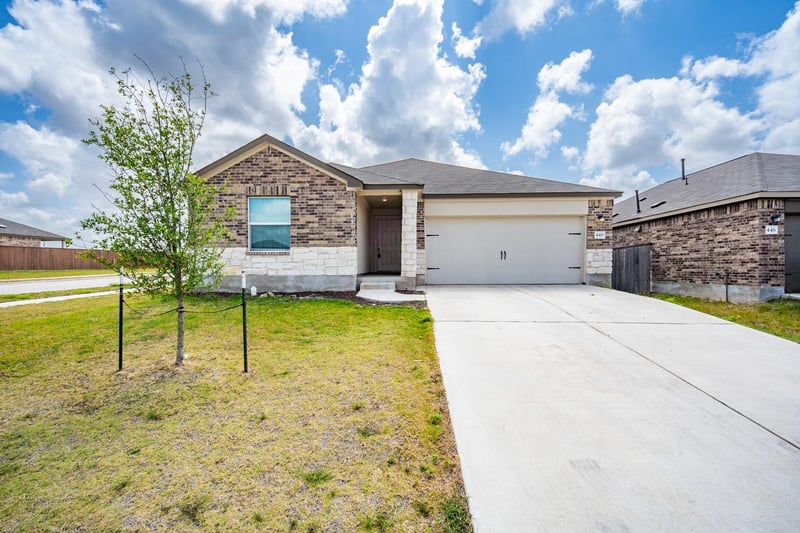 448 Sebring CIR, Hutto, TX 78634