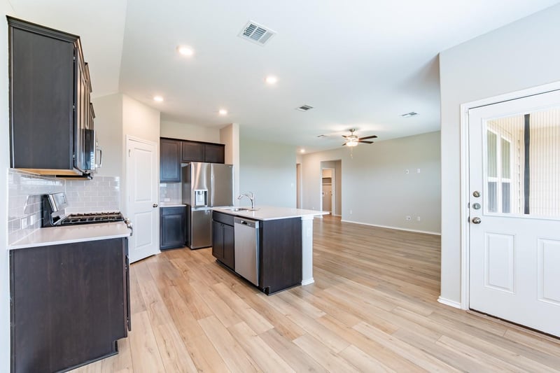 448 Sebring CIR, Hutto, TX 78634