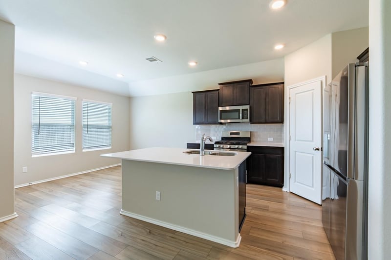 448 Sebring CIR, Hutto, TX 78634