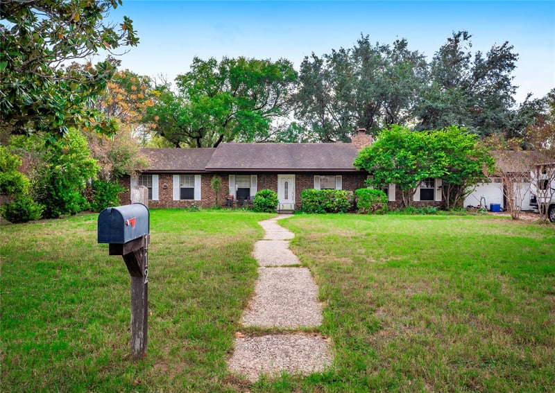 112 Hasler ST, Bastrop, TX 78602