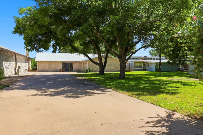 3000 River Oaks DR, Kingsland, TX 78639