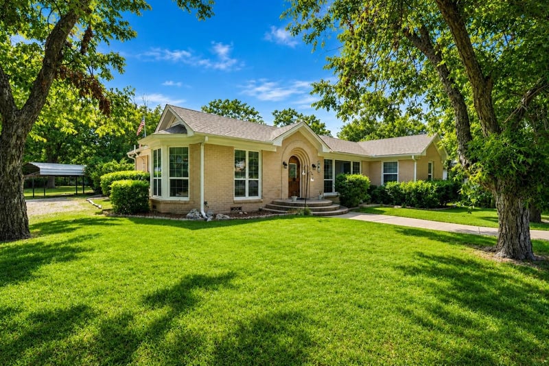401 Donohoe ST, Granger, TX 76530