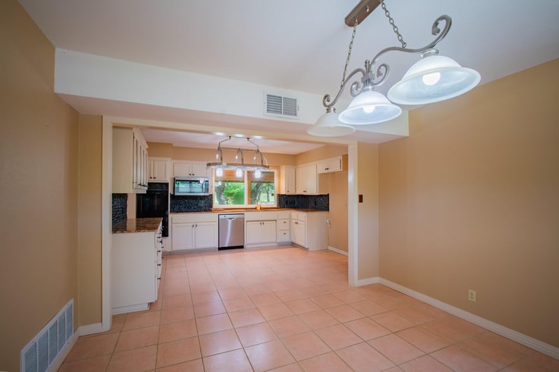 8806 Balcones Club DR, Austin, TX 78750