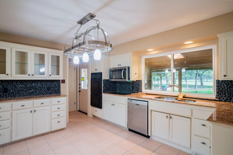 8806 Balcones Club DR, Austin, TX 78750