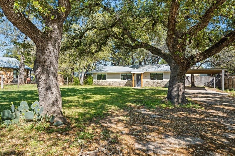 512 Pecan DR, Johnson City, TX 78636