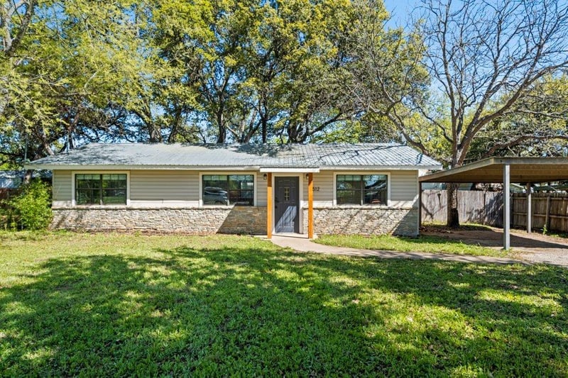 512 Pecan DR, Johnson City, TX 78636