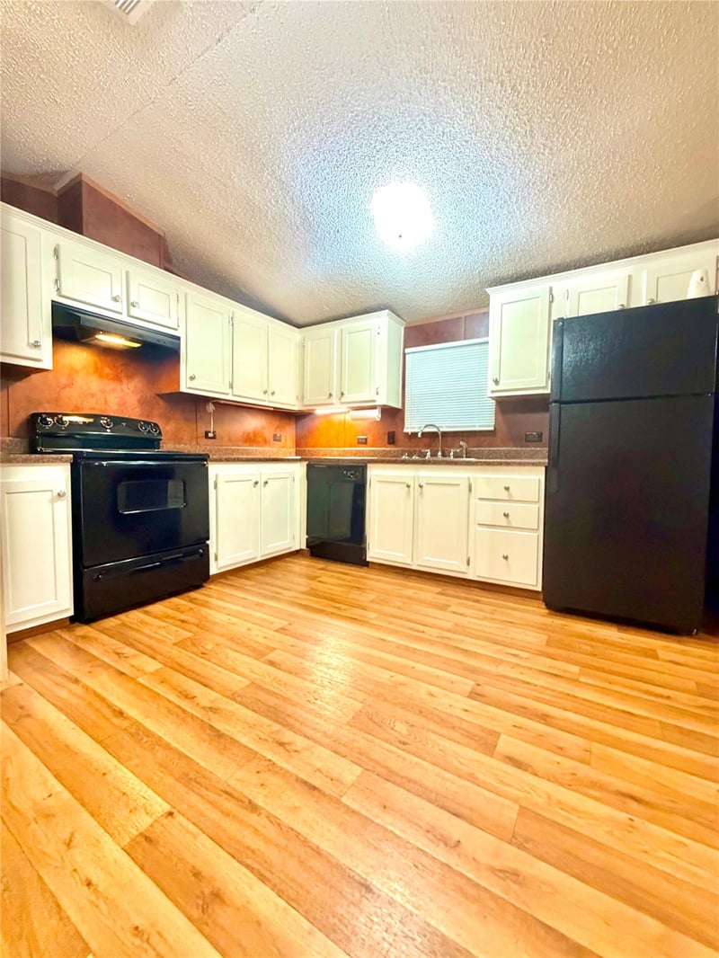 163 Quail Run ST, Canyon Lake, TX 78133