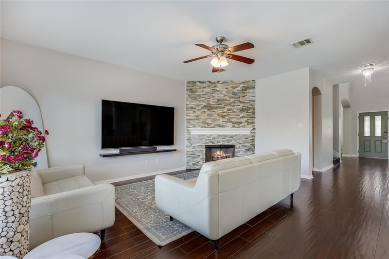 916 Abbeyglen Castle DR, Pflugerville, TX 78660