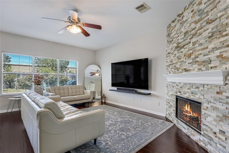 916 Abbeyglen Castle DR, Pflugerville, TX 78660