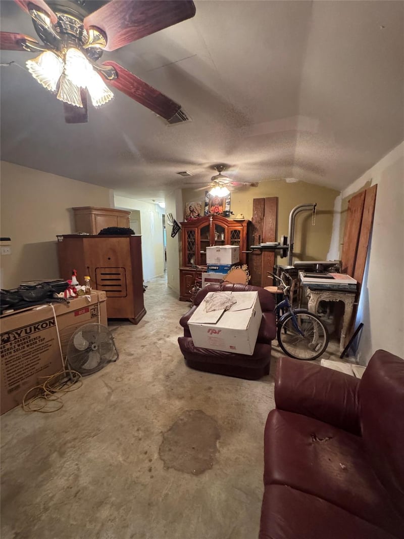 11732 Maybach DR, Del Valle, TX 78617