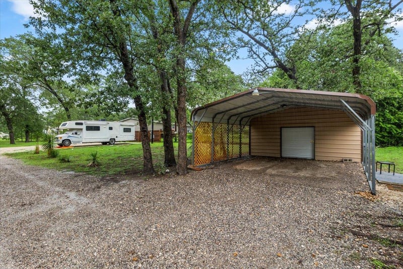 217 Pine Hill Loop, Bastrop, TX 78602